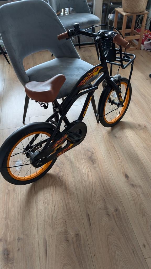 Nette mat zwarte stoere kinderfiets met oranje wielen, Ophalen, Zo goed als nieuw, Terugtraprem, Minder dan 16 inch