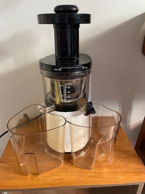 HUROM Slow Juicer model WBE 06, Witgoed en Apparatuur, Ophalen of Verzenden, Zo goed als nieuw, Elektrisch, Slowjuicer
