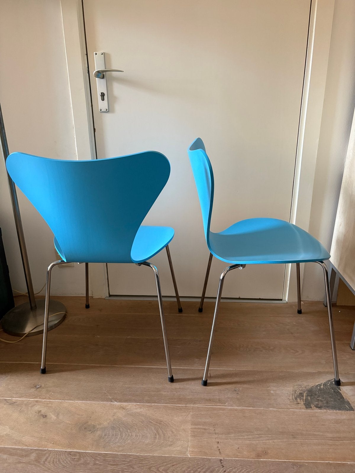 Arne Jacobsen 3107 Vlinderstoelen Turquoise - Zithoogte 46.5, Huis en Inrichting, Stoelen, Ophalen, Twee, Overige kleuren, Zo goed als nieuw