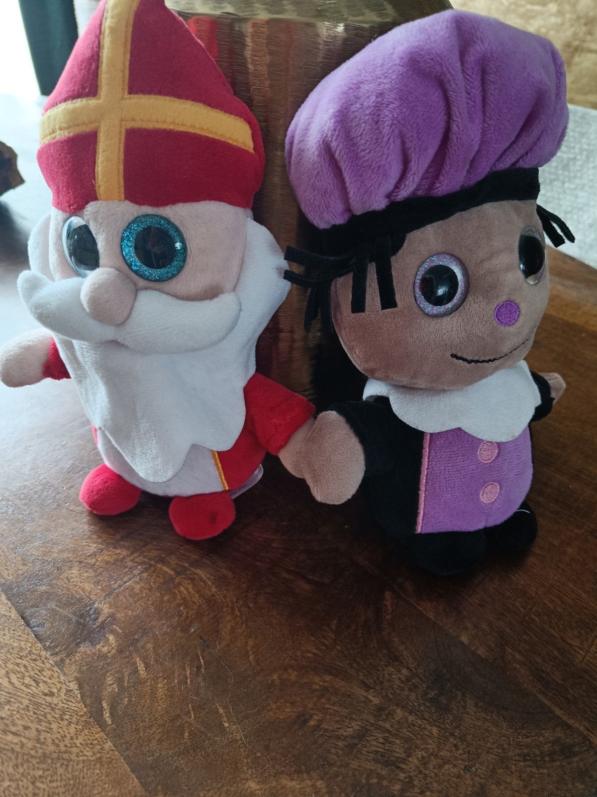 Sint en piet knuffel, Ophalen