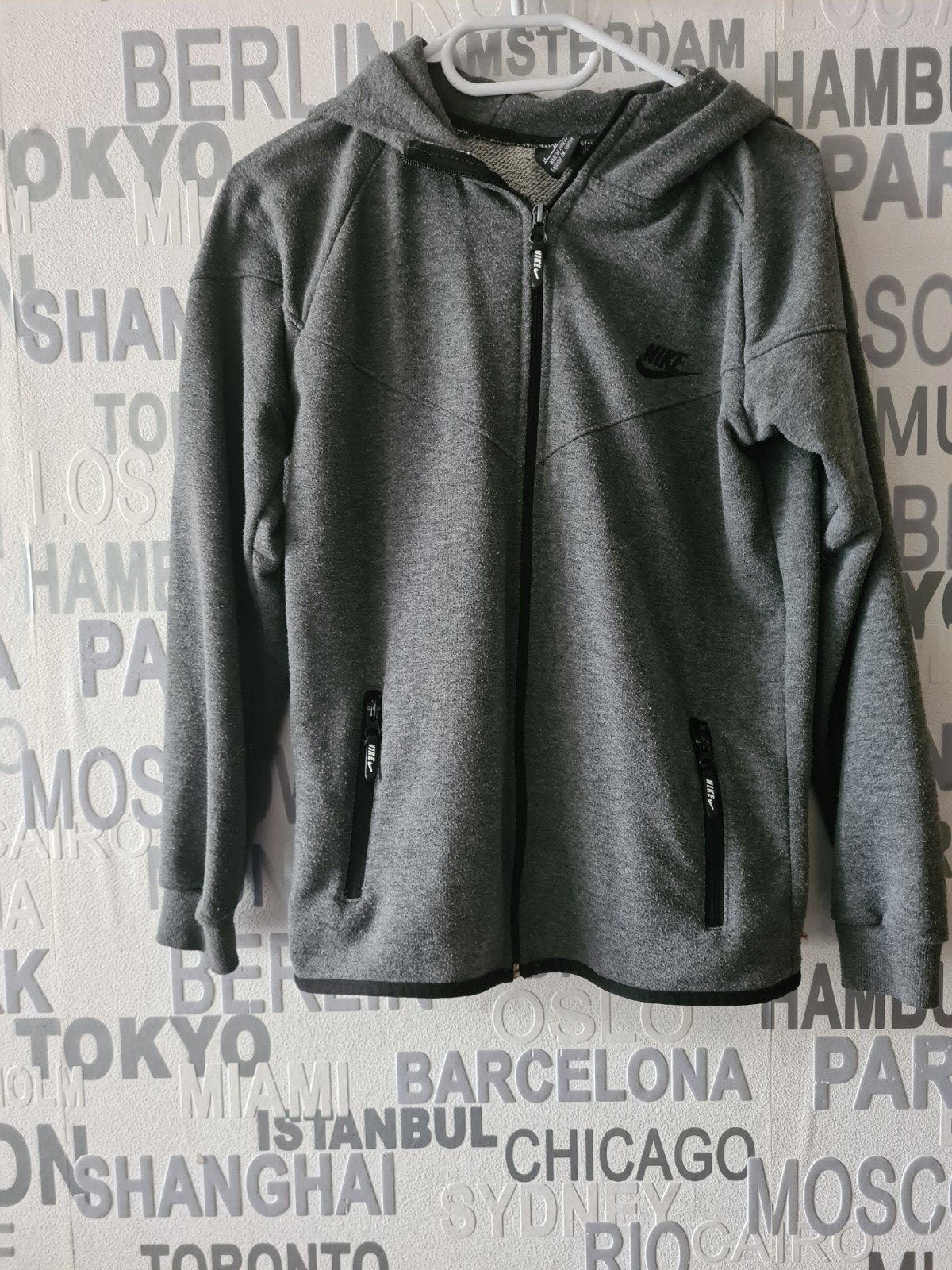 Nike jongensvest maat M (10-12 jaar), Gebruikt, Ophalen of Verzenden, Nike, One Bowerman Drive, Beaverton, Oregon, 97005, USA