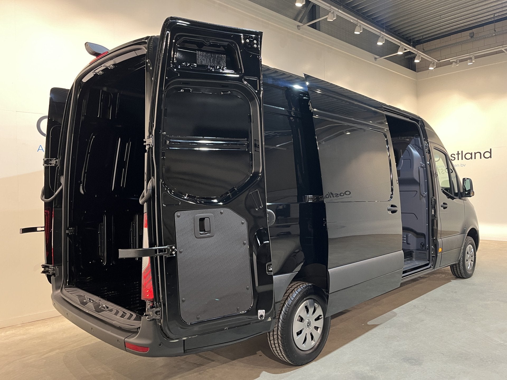 Mercedes-Benz Sprinter 319 CDI L3H2 RWD Automaat / 3.500 KG, Auto's, Automaat, Gebruikt, Met garantie (alle), Zwart