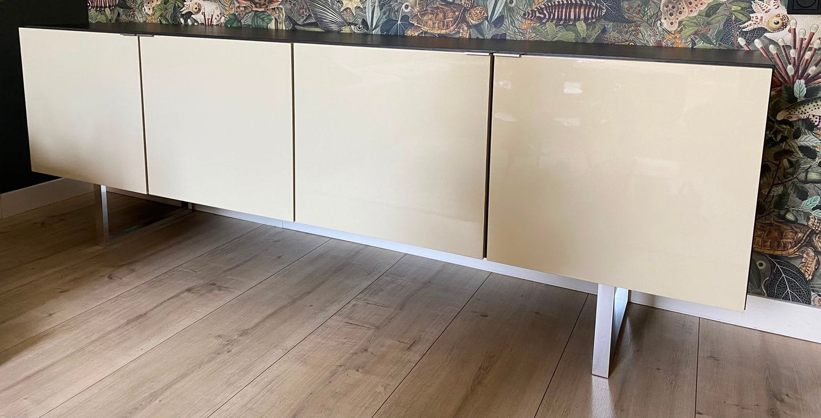 Modern, strak dressoir met RVS poten, Gebruikt, 200 cm of meer, Modern, Ophalen