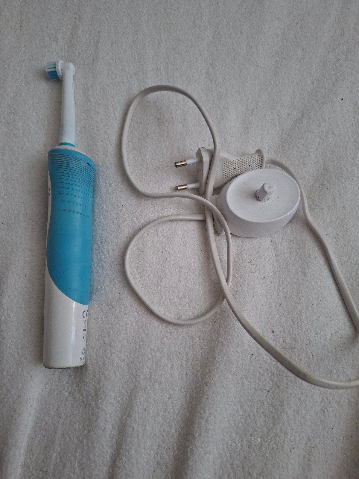 Braun Oral-B elektrische tandenborstel met oplader, Ophalen of Verzenden, Mondverzorging