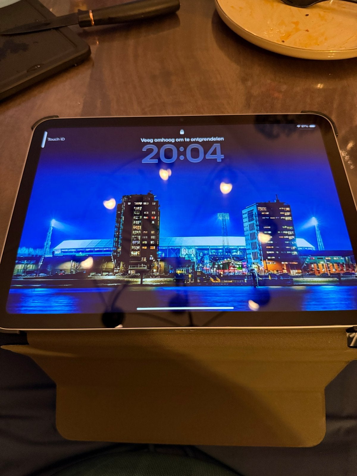 iPad 10e generatie met hoes, Apple iPad, Zo goed als nieuw, 64 GB, Wi-Fi en Mobiel internet