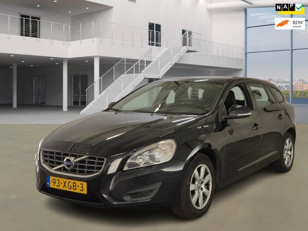 Volvo V60 1.6 T3 Kinetic Airco Cruise Leder Navi PDC Xenon, Voorwielaandrijving, Gebruikt, 4 cilinders, 150 pk