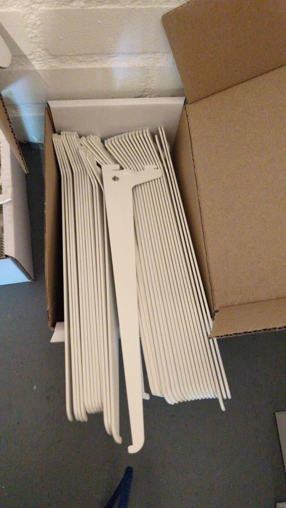 24 stuks F-Systeem drager enkel 30 cm wit wandsysteem, Ophalen, Gebruikt