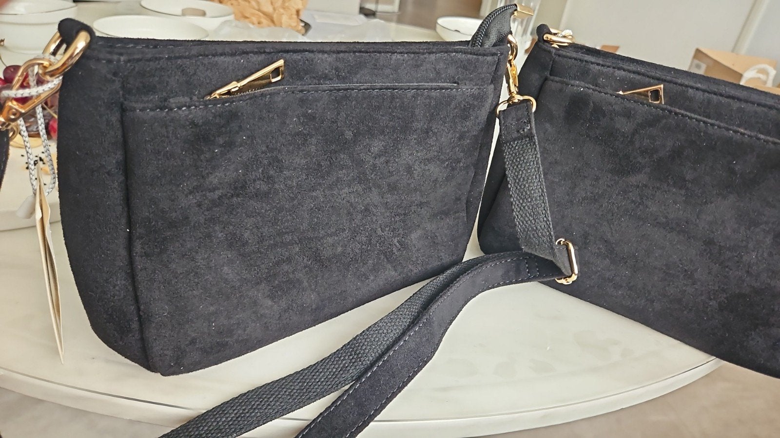 Suede schouder tas nieuw,, Kleding | Dames, Ophalen of Verzenden, Nieuw, Zwart, Overige jeansmaten