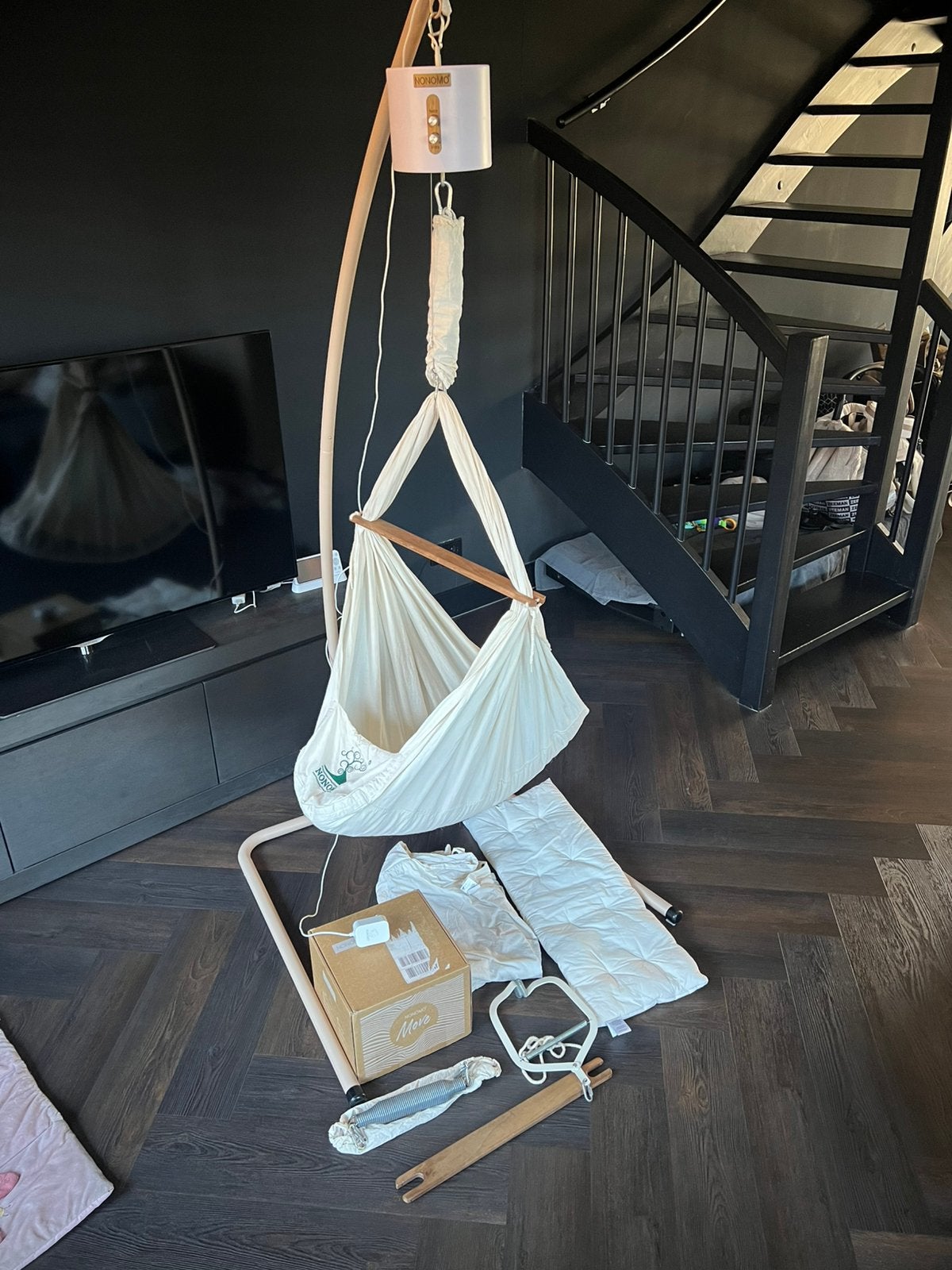 Nonomo baby hangmatten set met motor, standaard en deurhaak, Kinderen en Baby's, Babywiegjes en Ledikanten, Ophalen, Gebruikt