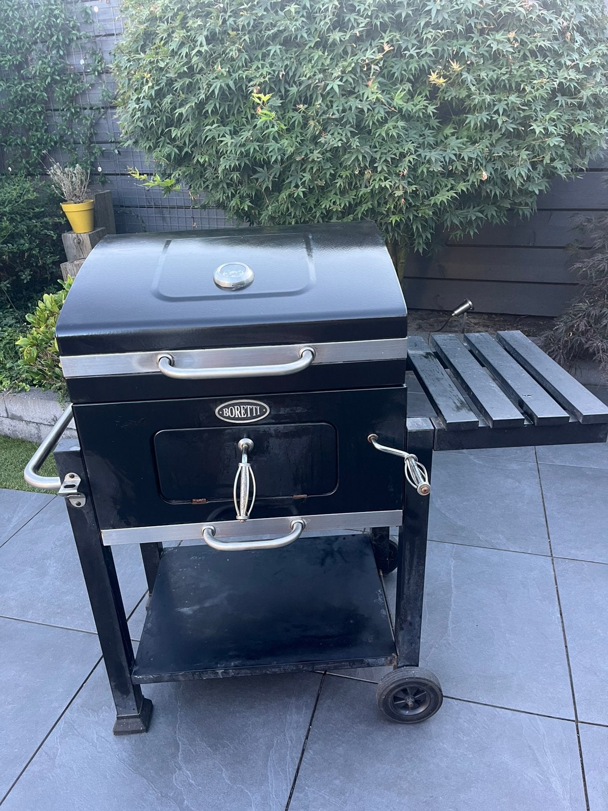 Boretti houtskool bbq, gietijzer rooster, zijplateau, wielen, Ophalen, Gebruikt, Met accessoires