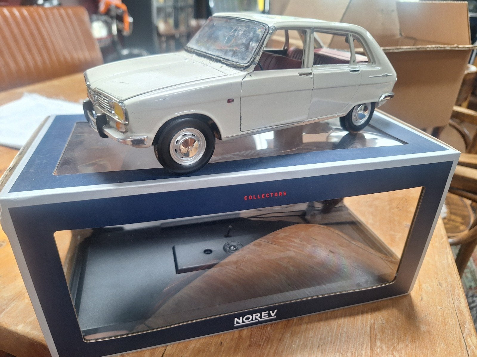 Norev Renault 16 Schaalmodel - Opknapper/Diorama, Hobby en Vrije tijd, Ophalen of Verzenden, Gebruikt, Auto