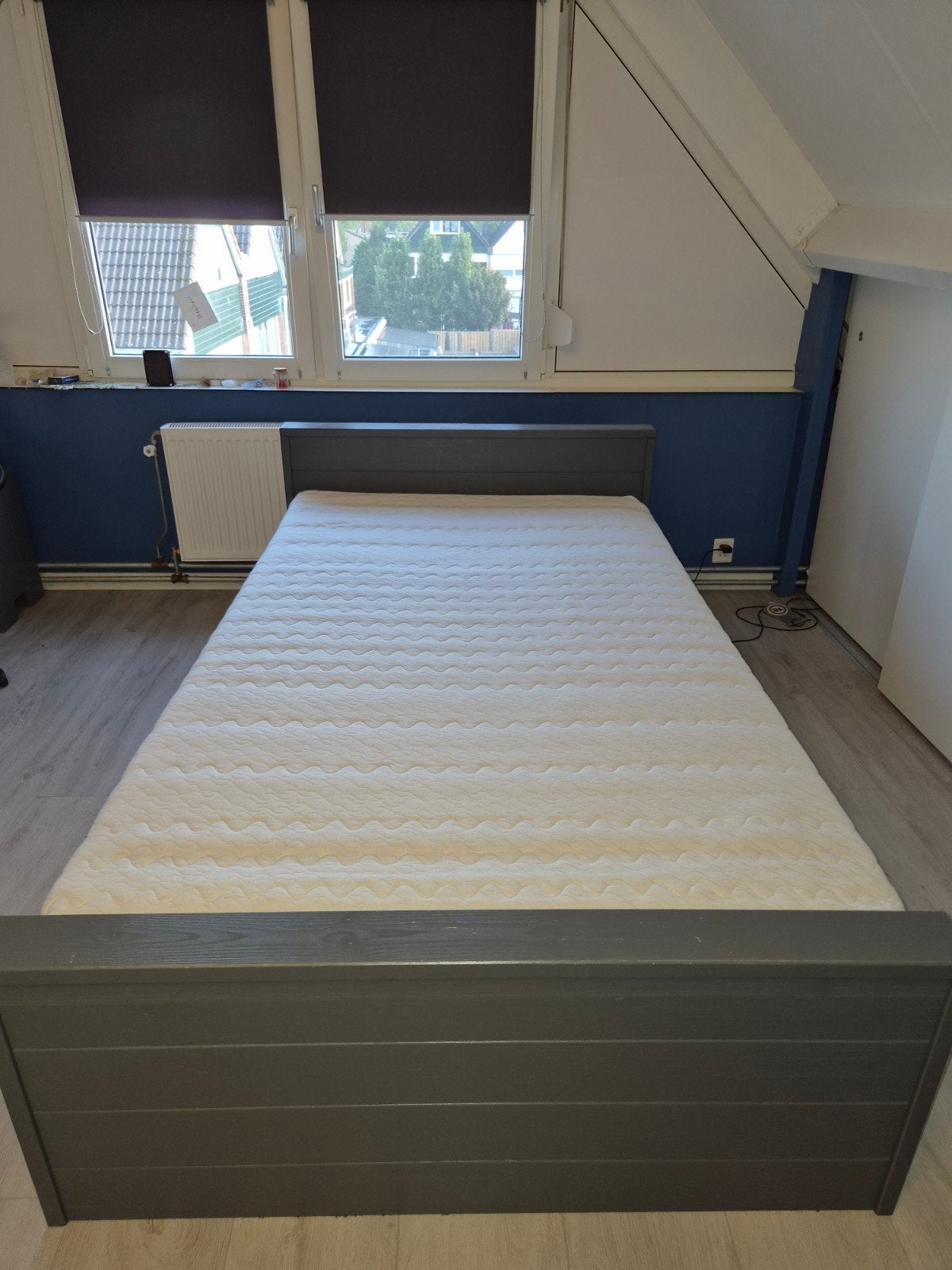 Woood Dennis bed donker grijs 120x200 plus matras, Ophalen, Gebruikt, Twijfelaar, 120 cm