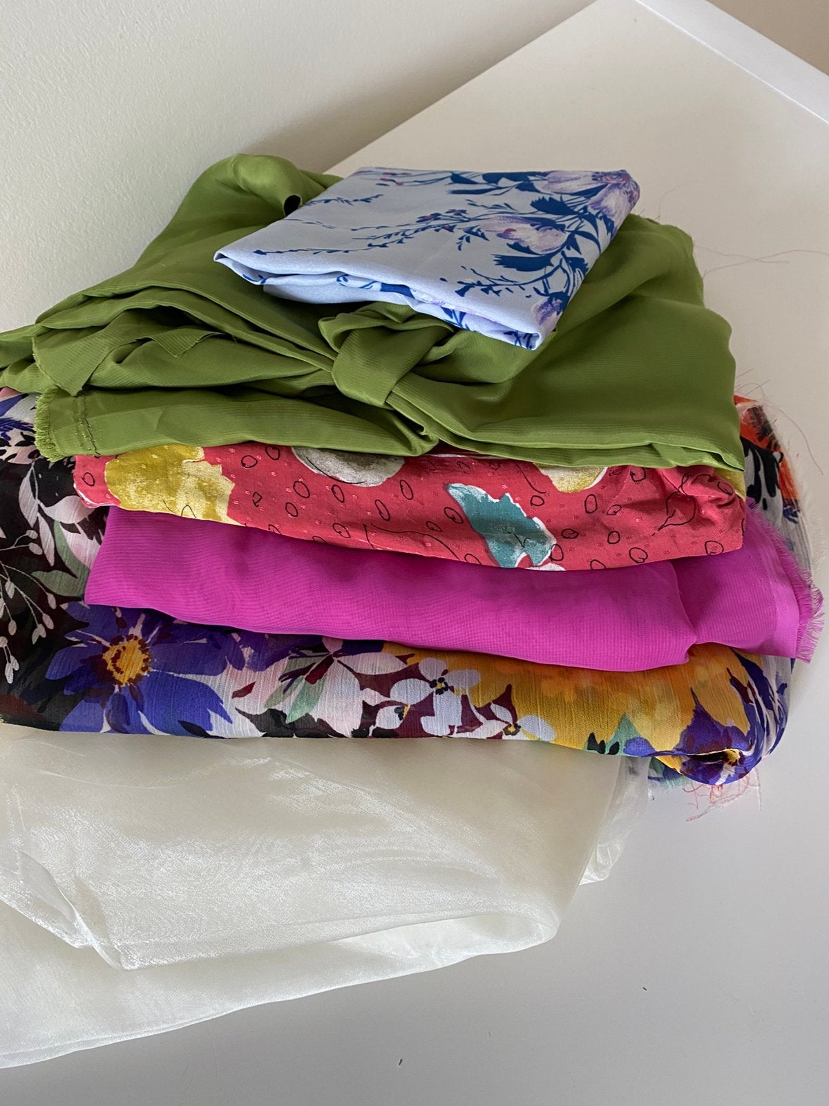 Meerdere pakketten met mix stoffen - Ruilen voor een sixpack, Ophalen, Overige materialen, Overige kleuren, Zo goed als nieuw