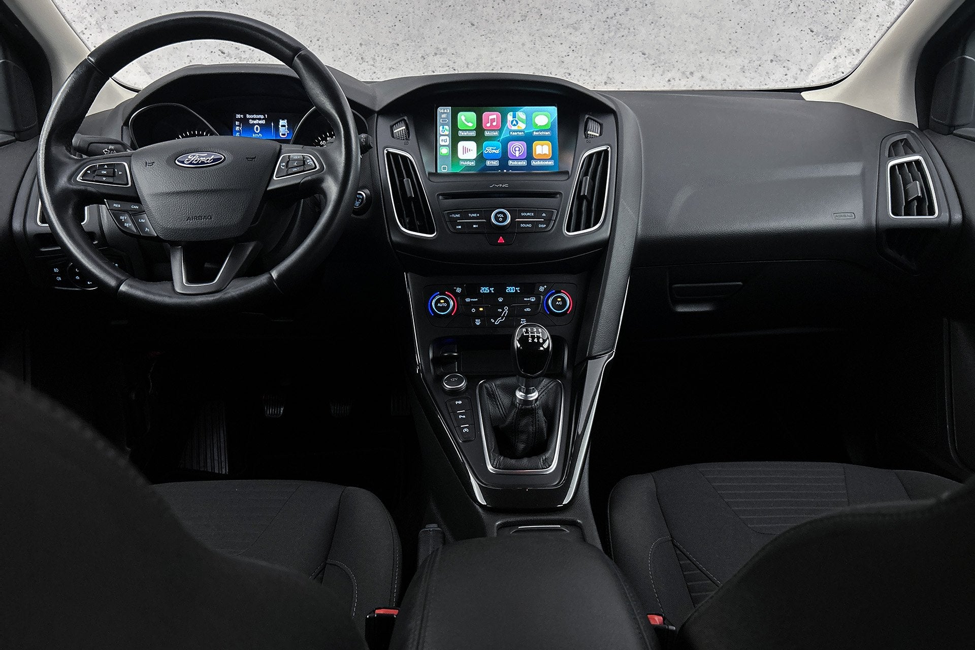 Ford FOCUS Wagon 1.0 Titanium | Apple Carplay | Navigatie |, Stof, Gebruikt, Euro 6, Zwart