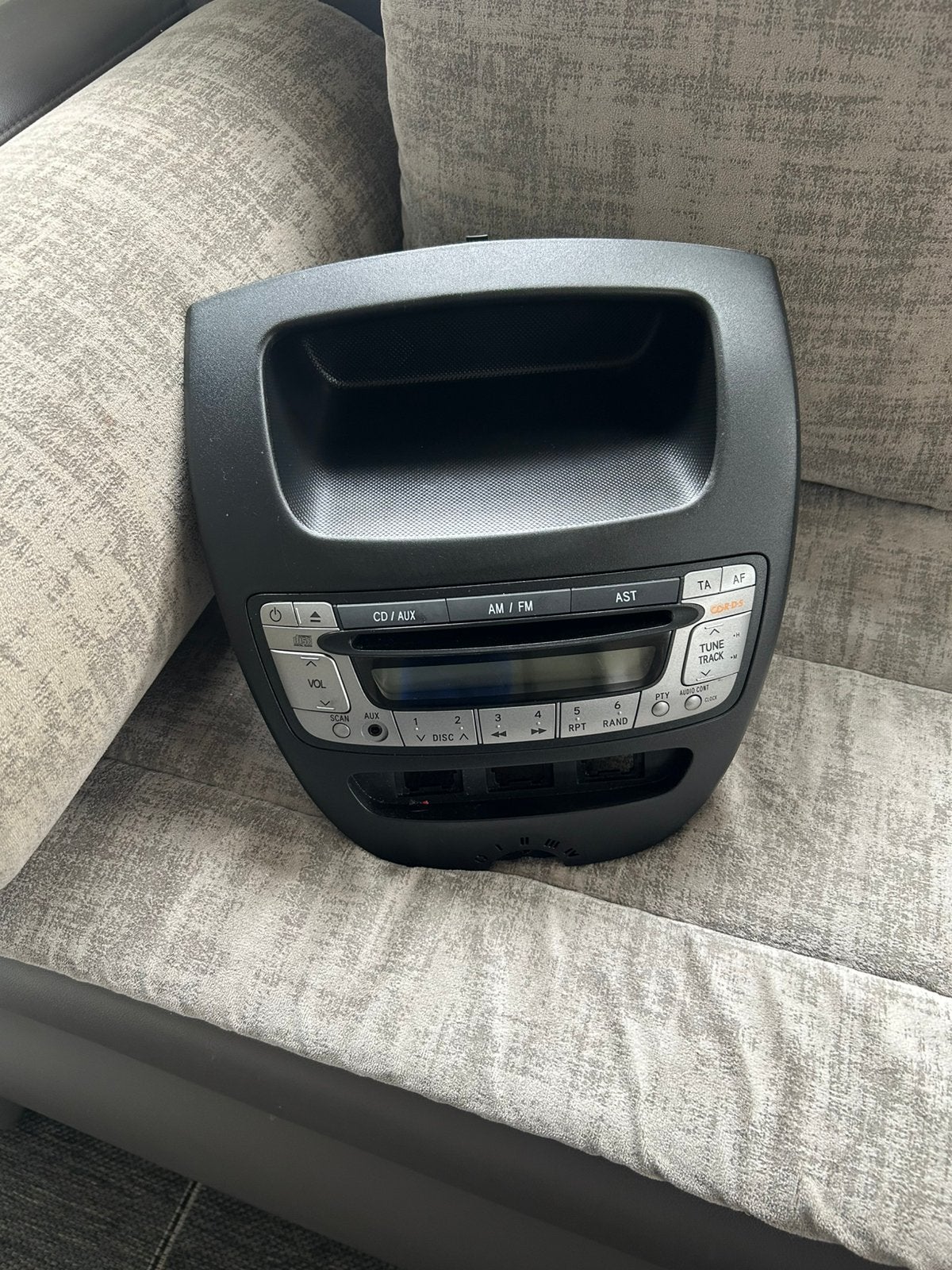 Toyota Aygo/Citroën C1/Peugeot 107 radio met houder, Ophalen of Verzenden, Nieuw, Toyota