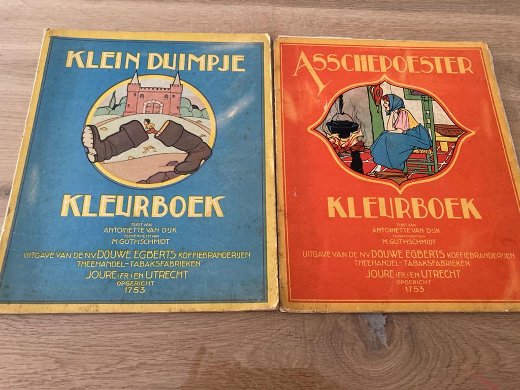 Klein Duimpje & Asschepoester kleur- en leesboeken (1935), Boeken, Ophalen of Verzenden, Gelezen