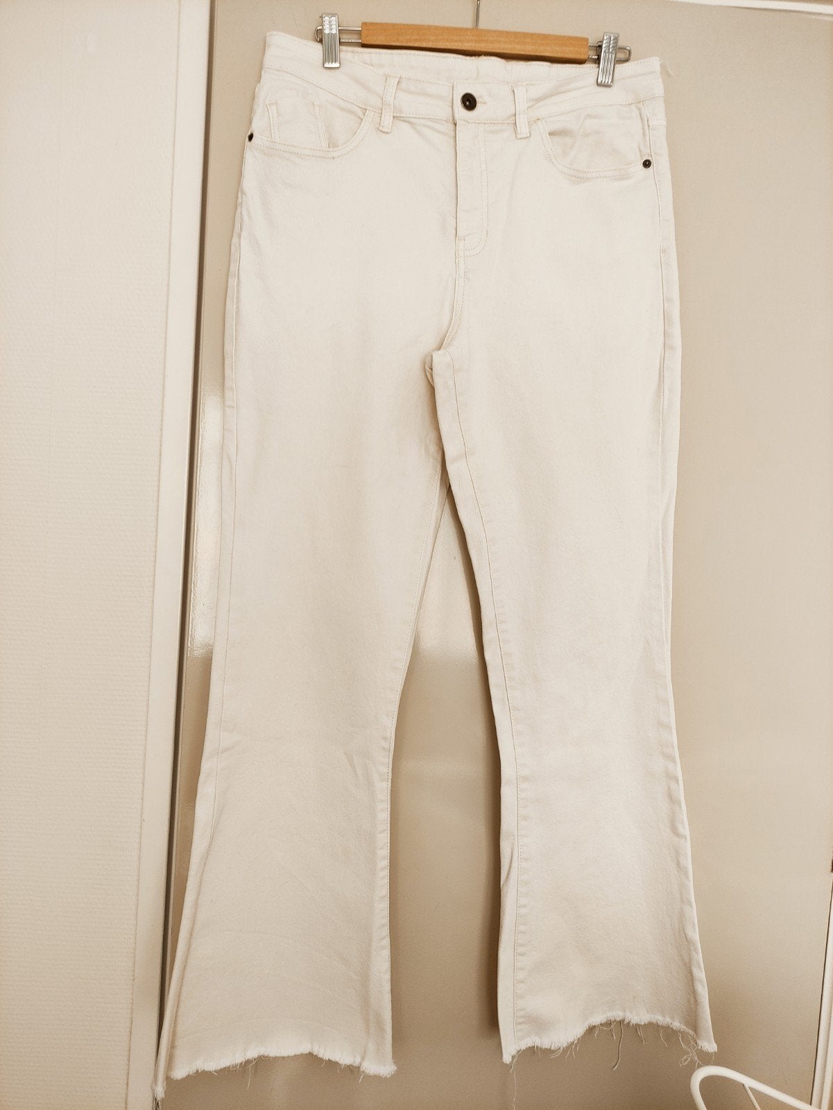 Crème flared denim broek van TWODAY maat 34 inch, Maat 38/40 (M), TWODAY, Ophalen of Verzenden, Zo goed als nieuw