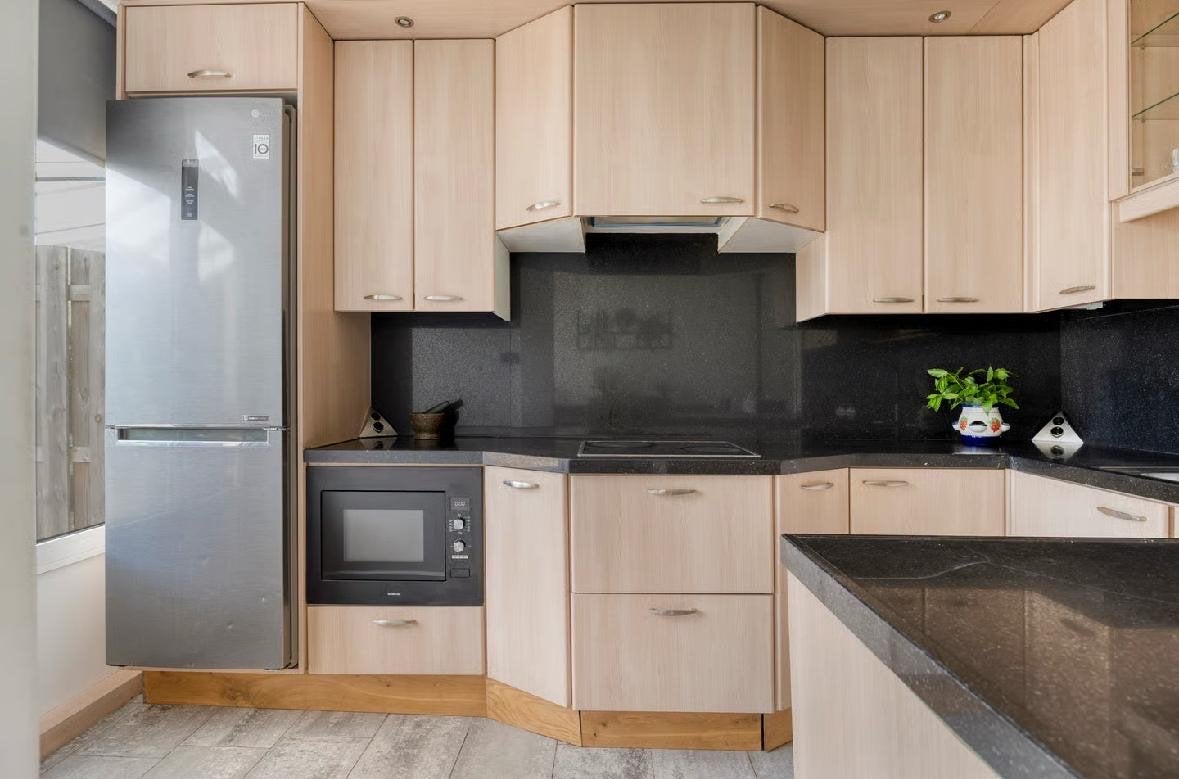 Complete hoekkeuken met inbouwapparatuur, Huis en Inrichting, Keuken | Complete keukens, Ophalen, Gebruikt, Bruin, Hoekkeuken