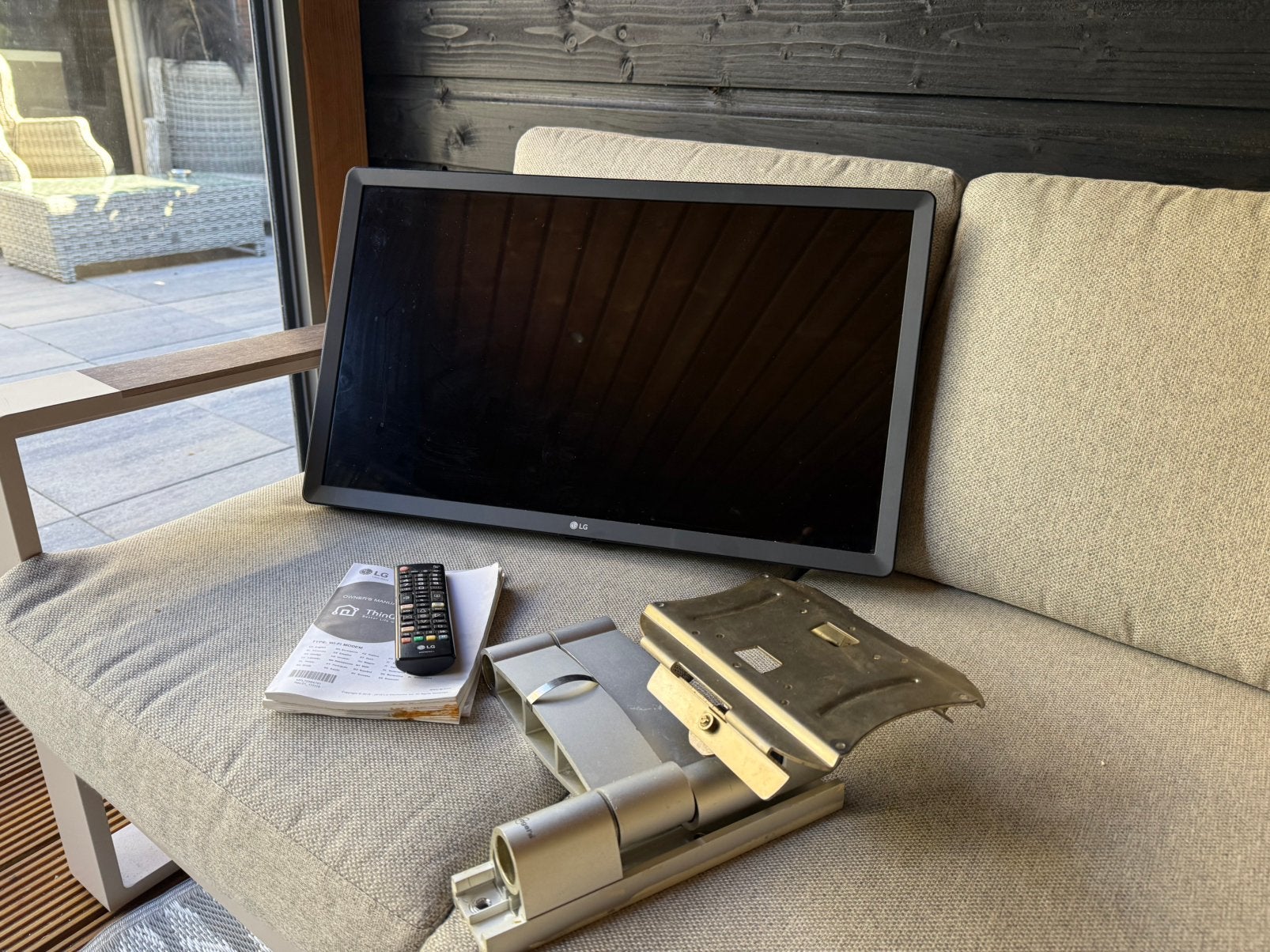LG Tv 28inch, 50 Hz, Ophalen of Verzenden, Zo goed als nieuw, 100 cm of meer