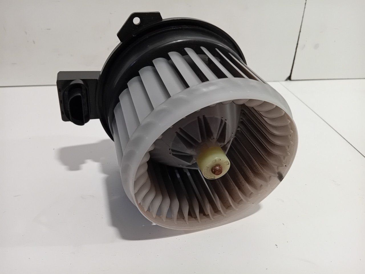 Kachel ventilator motor Mitsubishi Space Star, Onderdelen@venauto.nl, Van der Ven Autorecycling B.V., Gebruikt, Ettenseweg 76, 4706 PB Roosendaal, The Netherlands