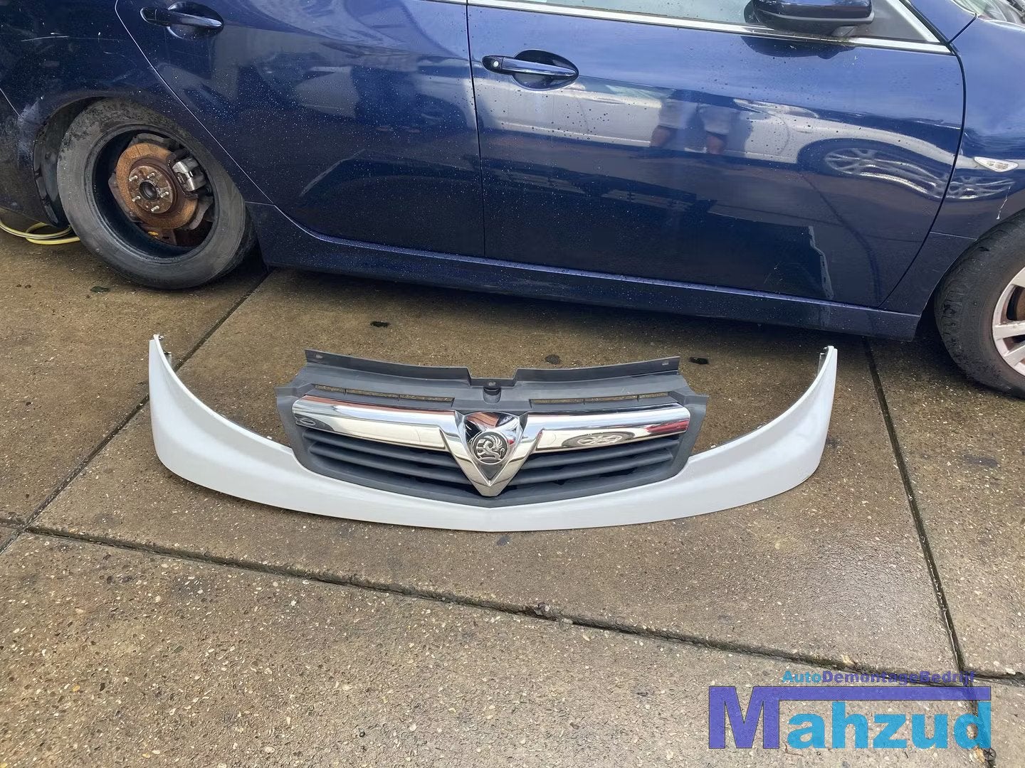 Opel vivaro grille wit Renault trafic, Gebruikt, Opel Automobile GmbH, Ophalen of Verzenden, Kontakt@opel-infoservice.de