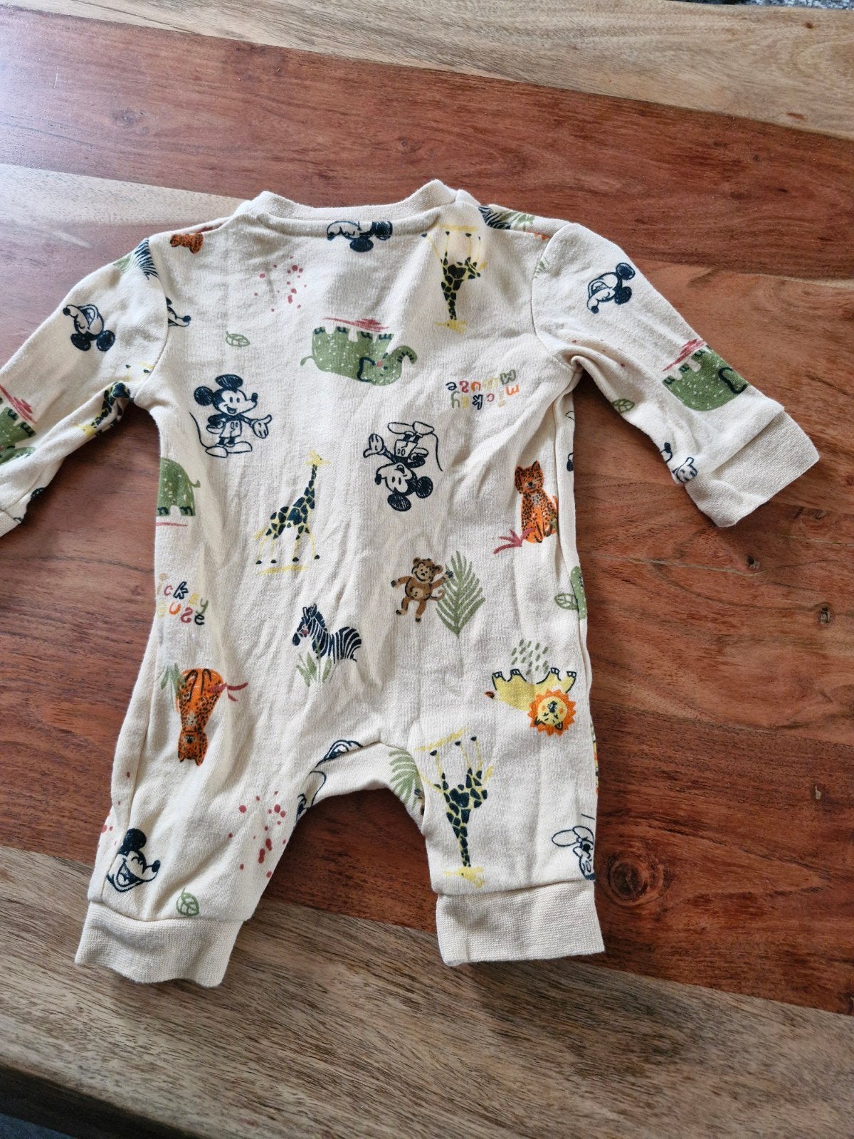 Beige Mickey mouse pakje met jungle dieren maat 50, Jongetje of Meisje, Onbekend, Ophalen of Verzenden, Zo goed als nieuw