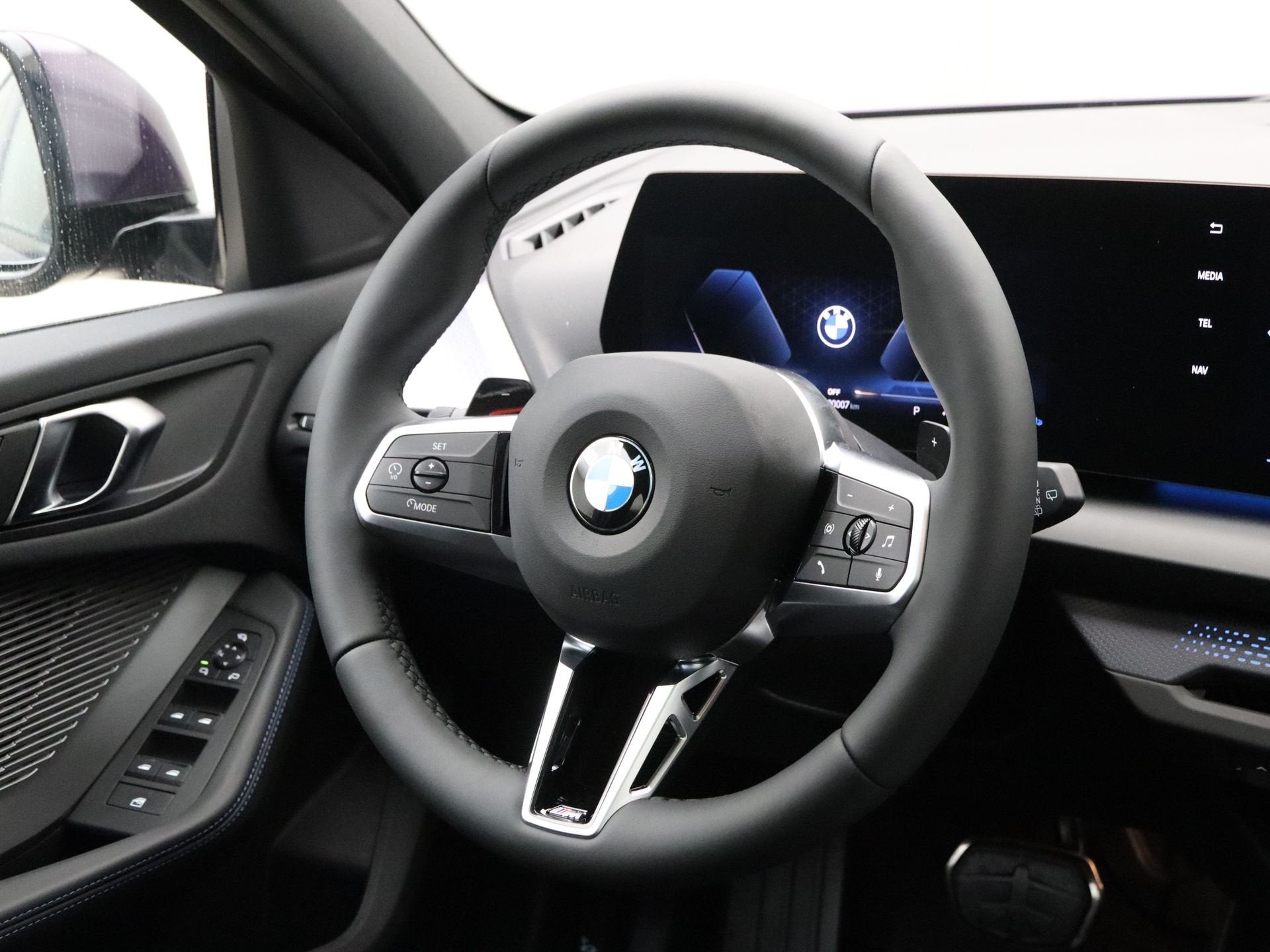BMW 1 Serie 120 M Sport Design Edition (bj 2026, automaat), Auto's, Dealer onderhouden, Gebruikt, Met garantie (alle), 19 km/l