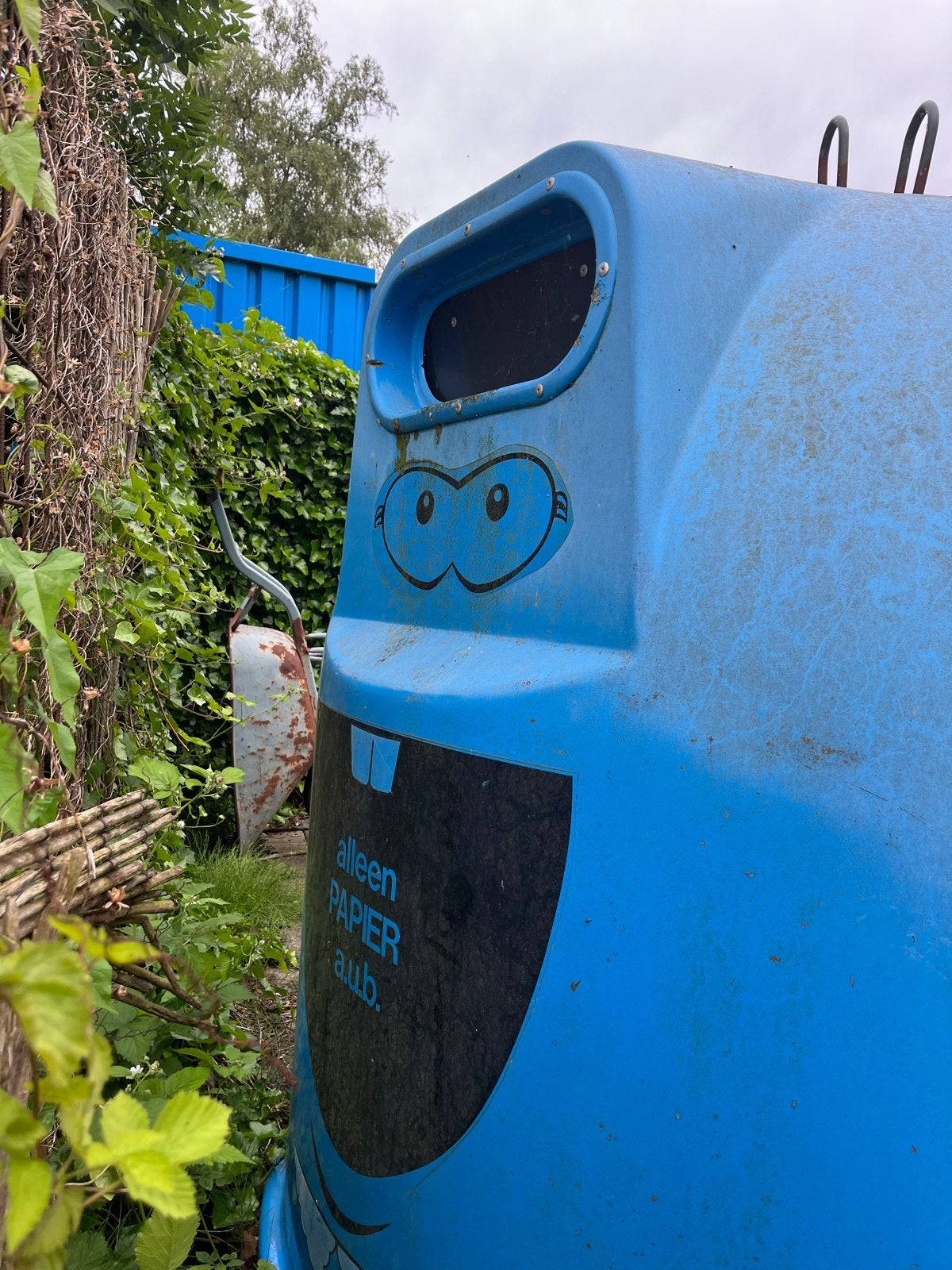 Grote blauwe container voor oud papier, Huis en Inrichting, Ophalen