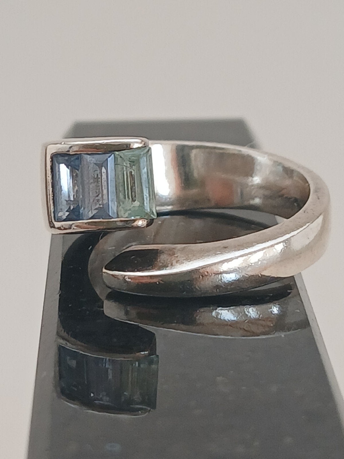 Zilveren ring 925 met synthetische spinel (18 mm), Sieraden, Tassen en Uiterlijk, Ringen, 18 tot 19, Gebruikt, Ophalen of Verzenden