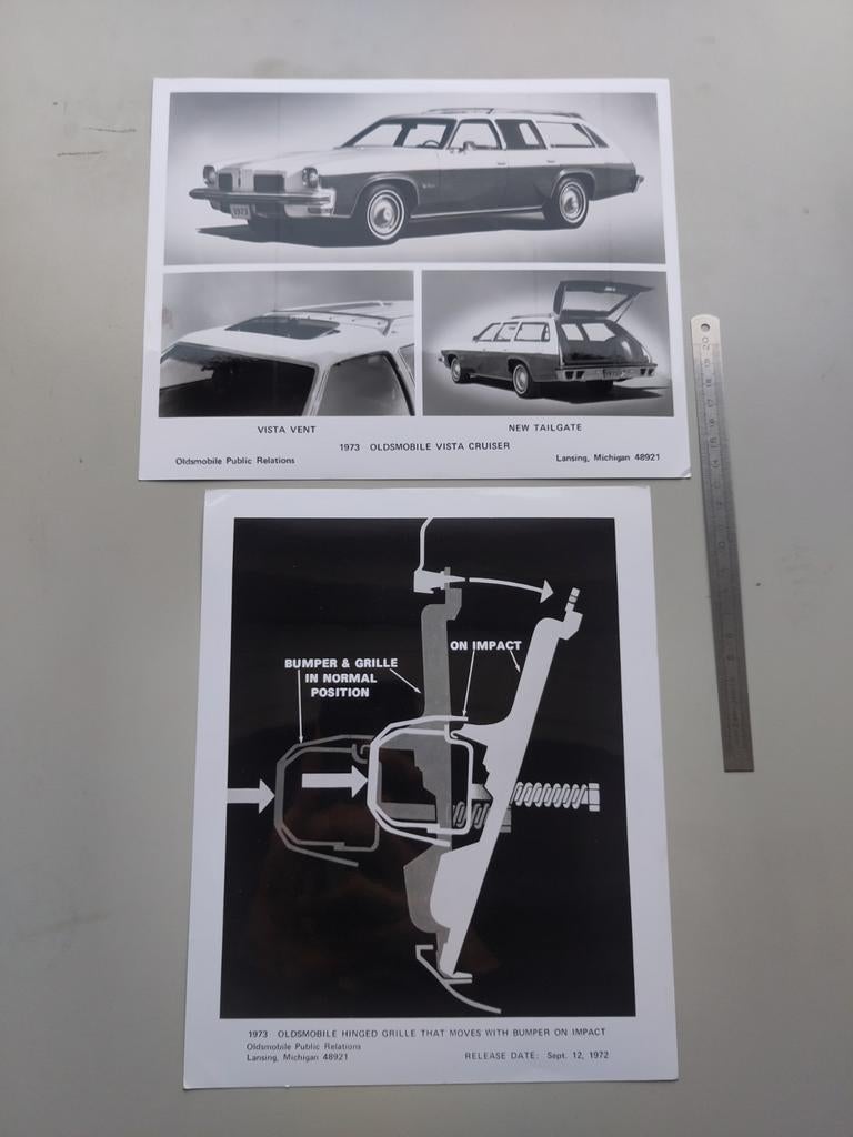 (392) Oldsmobile Vista Cruiser 1973 persfoto 2x, Ophalen of Verzenden, Auto's