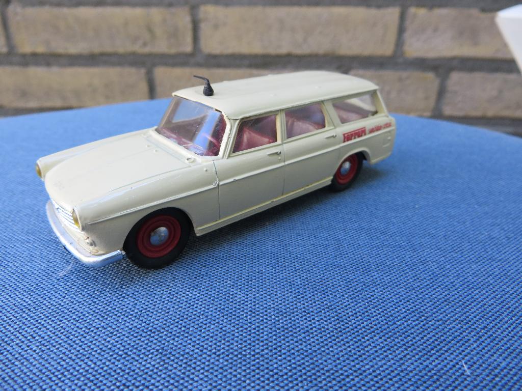 Eligor Peugeot 404 BREAK Ferrari Servizio Corse, Ophalen of Verzenden, Zo goed als nieuw, Auto, Overige merken