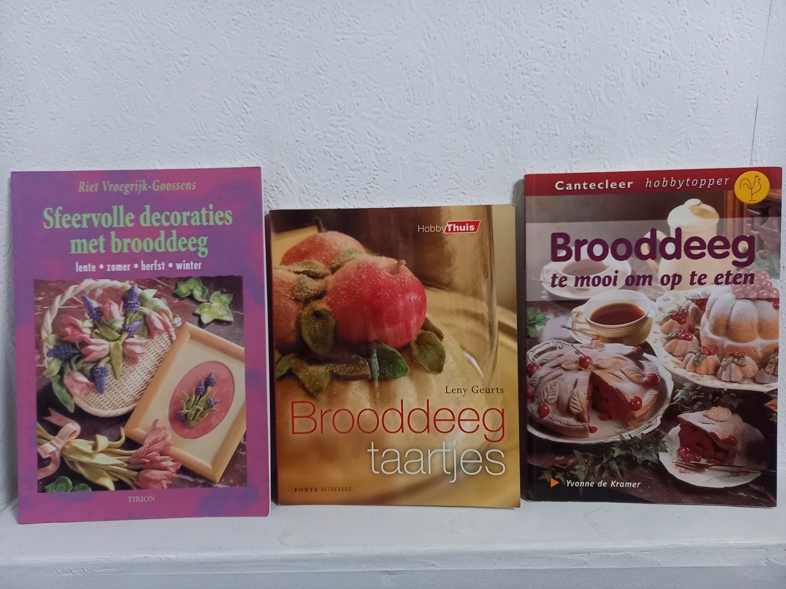 3 boekjes brooddeeg, Ophalen of Verzenden, Gelezen