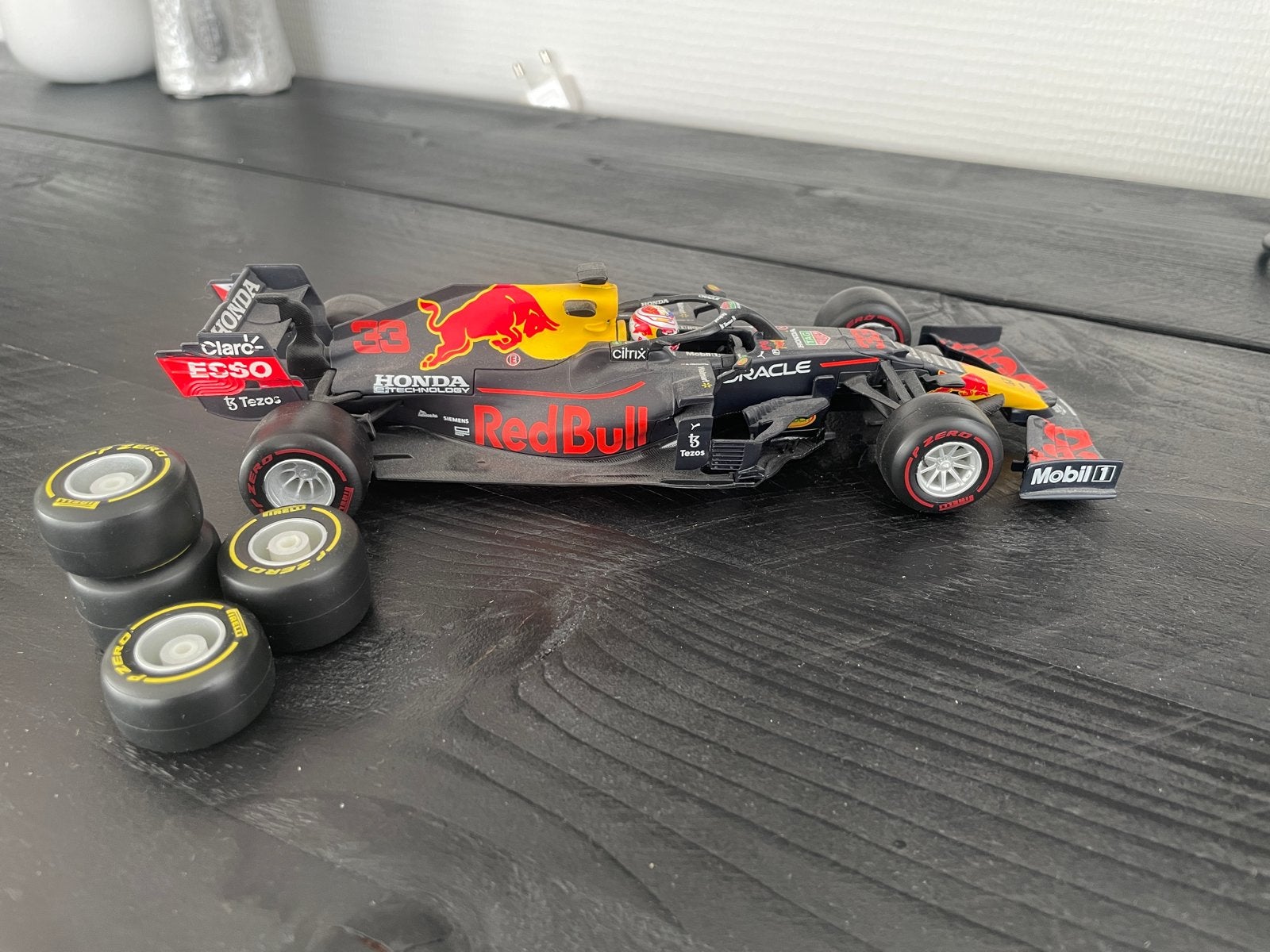 Red Bull Racing F1 modelauto met extra banden, Ophalen, Zo goed als nieuw, Auto, Bburago