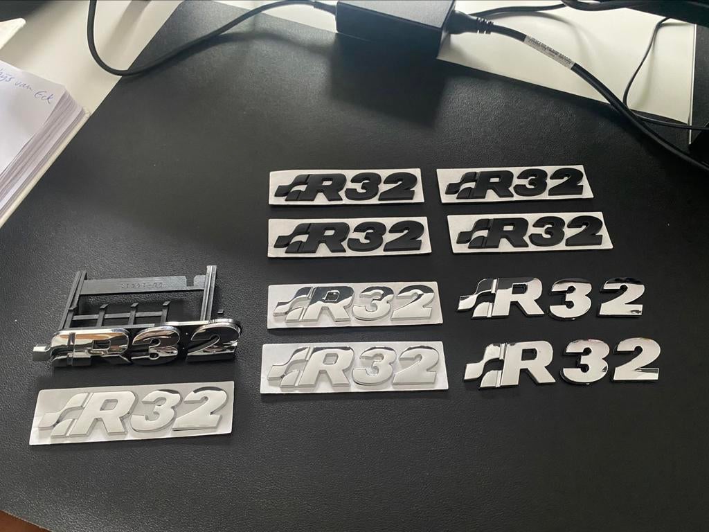 Volkswagen vw Golf R32 emblemen zijdeglans zwart en chroom, Ophalen of Verzenden, Volkswagen