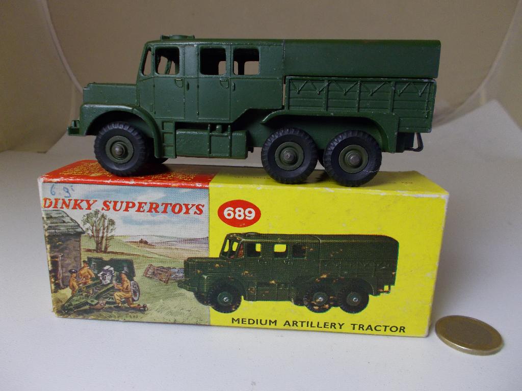 1958 Dinky SuperToys 689 MEDIUM ARTILLERY TRACTOR +DOOS (C), Ophalen of Verzenden, Zo goed als nieuw, Bus of Vrachtwagen, Dinky Toys