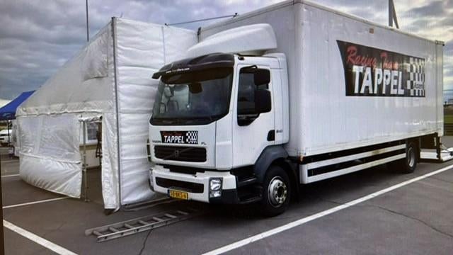 racetrailer volvo FL voor 2 auto,s met tent 10x8 meter