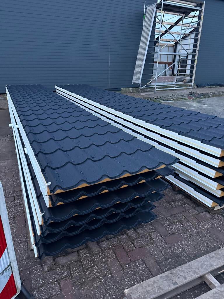 Geïsoleerde dakpanplaten - Mat Zwart, Doe-het-zelf en Verbouw, Dakpannen en Dakbedekking, Dakplaat of Dakpanplaat, Zwart, Nieuw