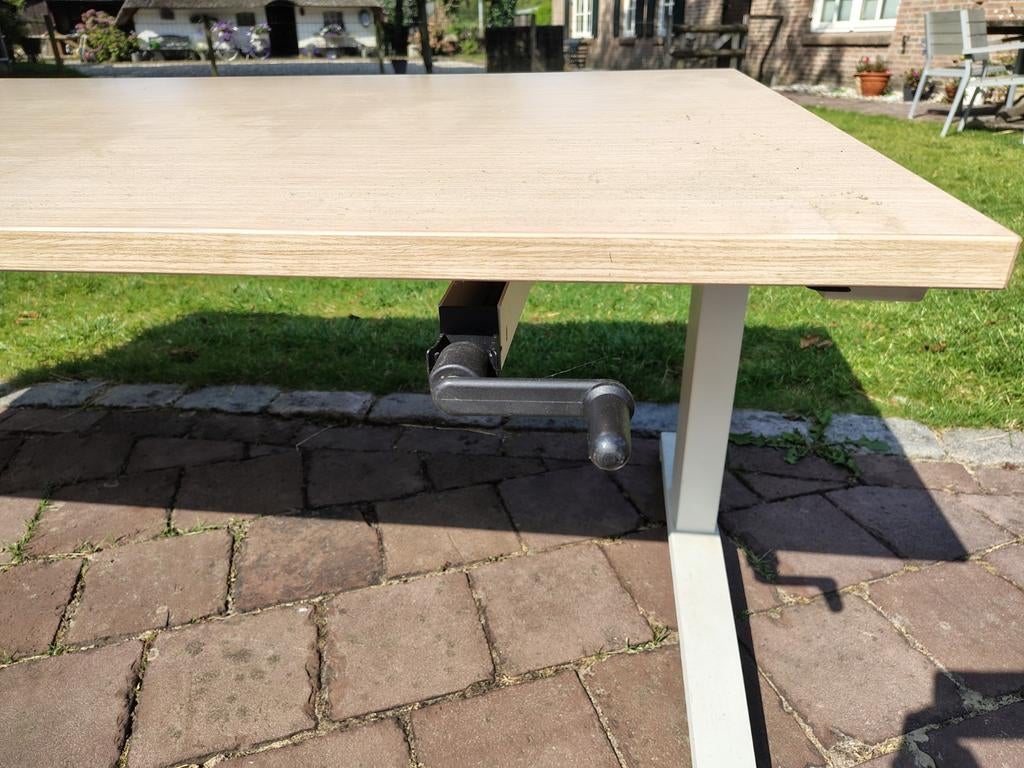 Steelcase Bureau - In Hoogte Verstelbaar met Kabelgoot, Ophalen, In hoogte verstelbaar, Gebruikt