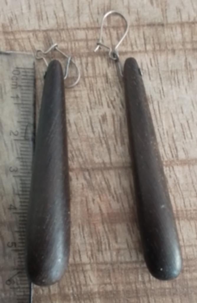 --- Bruine pegel oorbellen ---, Sieraden, Tassen en Uiterlijk, Oorbellen, Ophalen of Verzenden, Nieuw, Bruin, Overige materialen