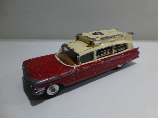 Corgi 437 Cadillac ambulance, Ophalen of Verzenden, Zo goed als nieuw, Auto