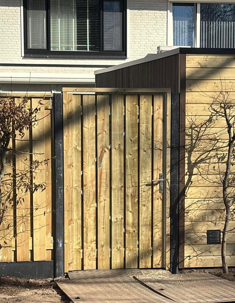 Grenen hout - beton schutting. Vanaf €105,-per meter, Ophalen, 1 tot 2 meter, Minder dan 3 meter, Zo goed als nieuw