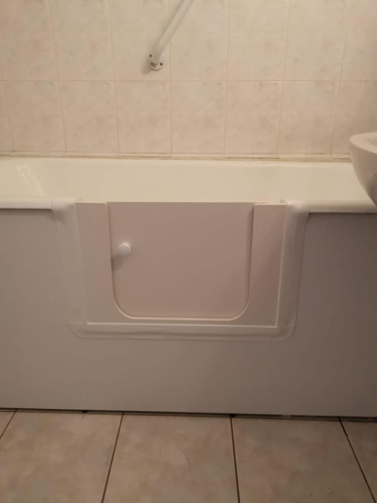 Foto 6 van DEURTJE PLAATSEN OP UW BESTAANDE BAD. BADDEUR IN EEN DAG.