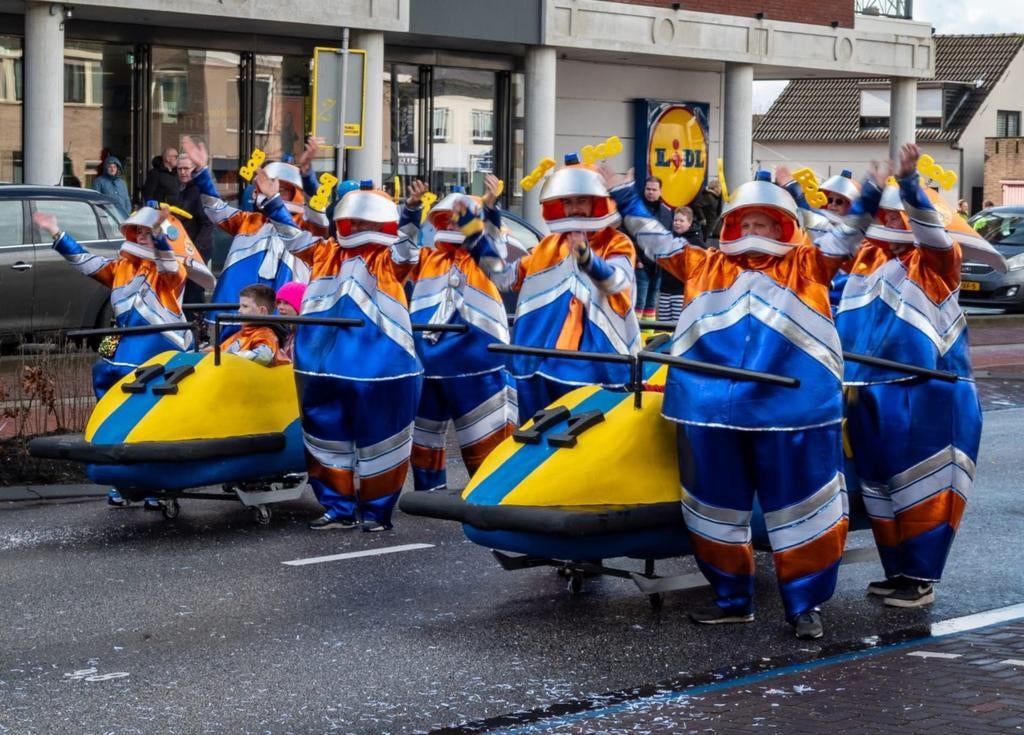 BOBSLEE PAKKEN MET BOBSLEEËN, Ophalen, Gedragen, Carnaval, Kleding