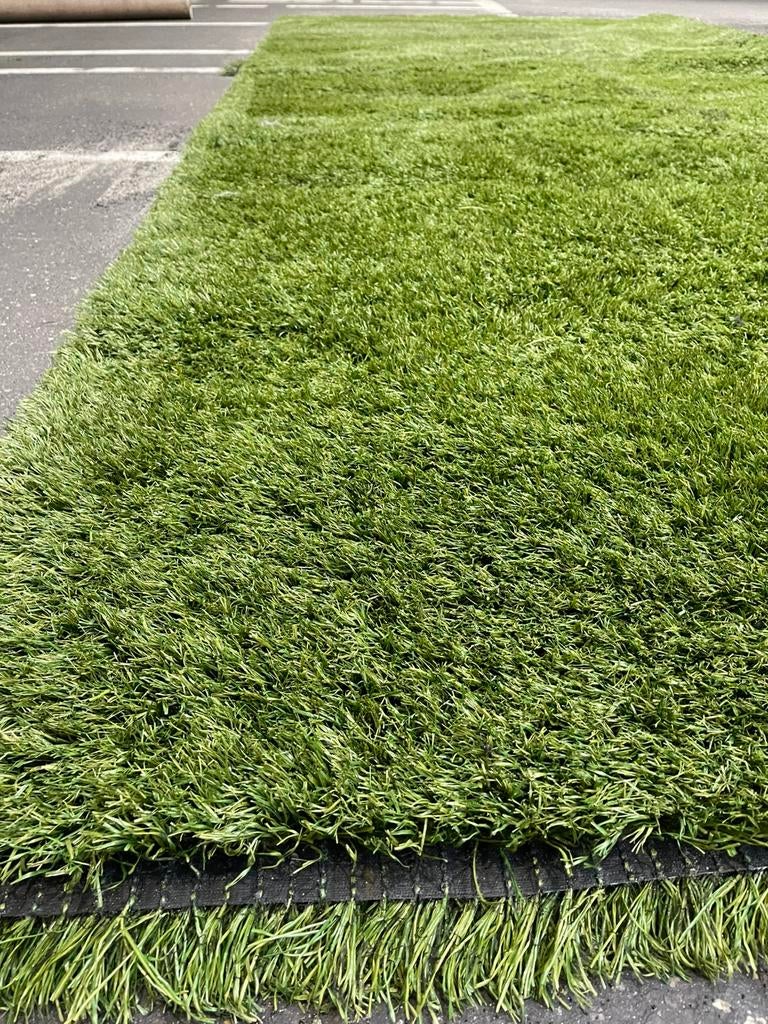 80m2 Kunstgras. Nog als nieuw! (4m x 20m) €640,-