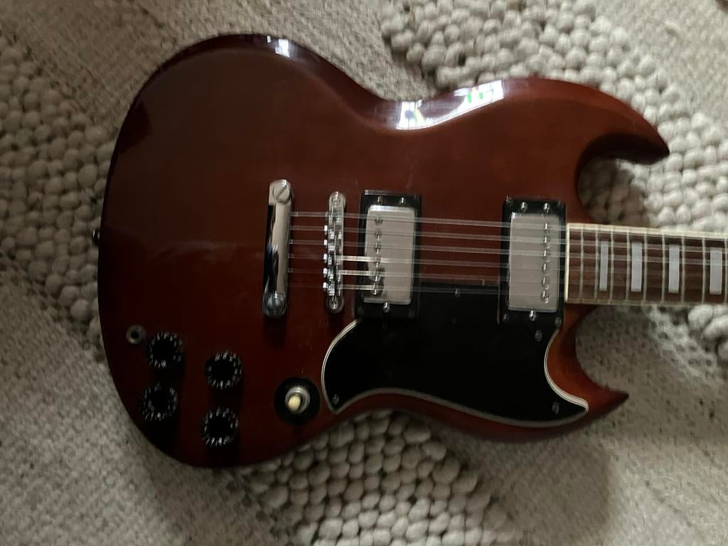 Pearl Cherry Red SG-style "Lawsuit Era" Guitar, Ophalen of Verzenden, Gebruikt, Solid body, Overige merken