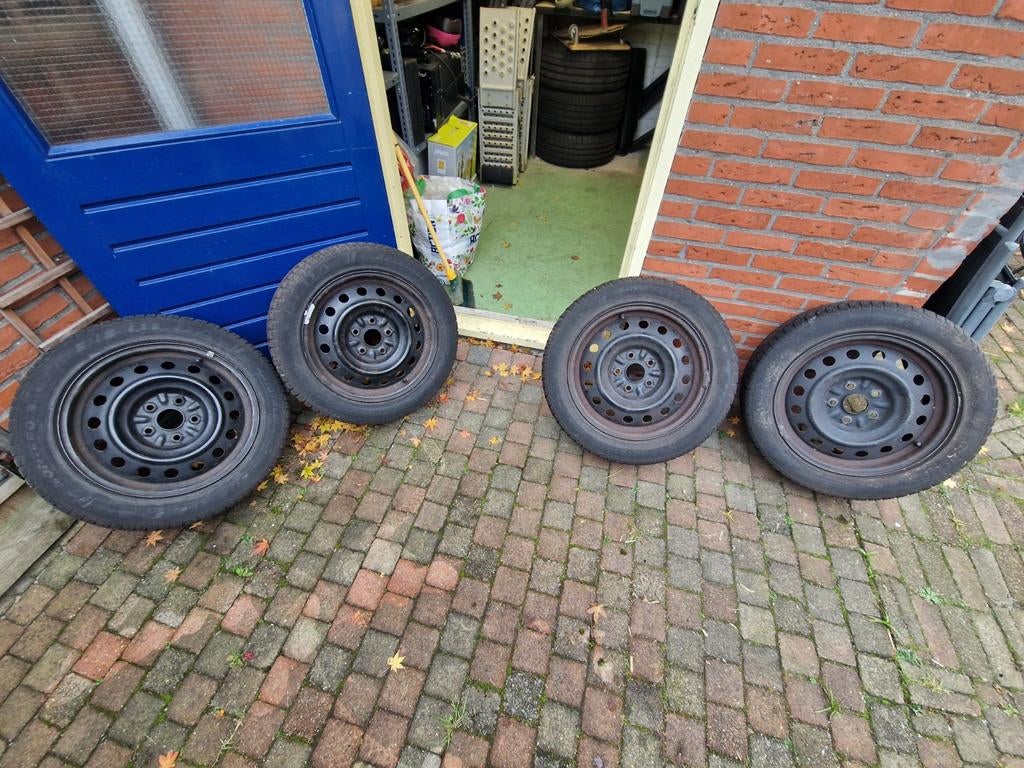 Toyota Auris Winterbanden met Velgen 205/55 R16, Auto-onderdelen, Ophalen, Gebruikt, 16 inch, Banden en Velgen