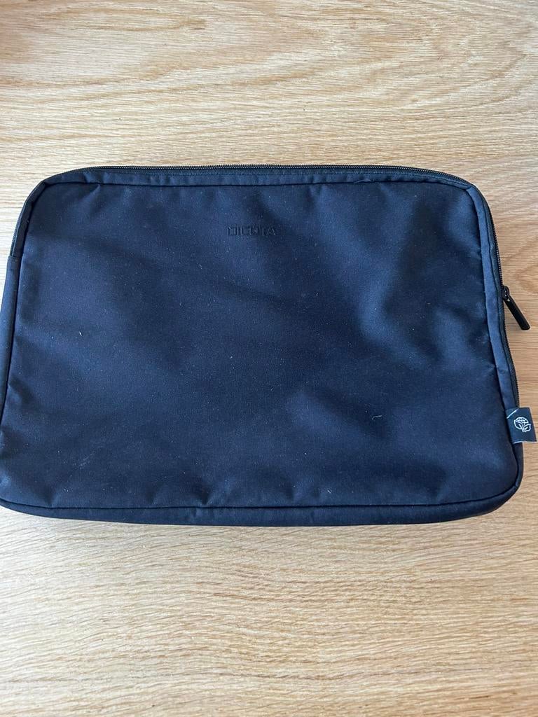 Zwarte laptophoes vam Dicota, Computers en Software, Laptophoezen, Ophalen of Verzenden, 16 inch, Zo goed als nieuw