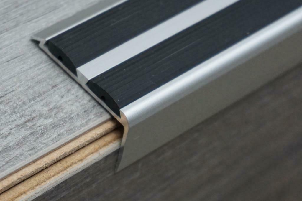 Aluminium trapprofielen met antislip strip - beste prijs !!!, Ophalen, Nieuw, Aluminium