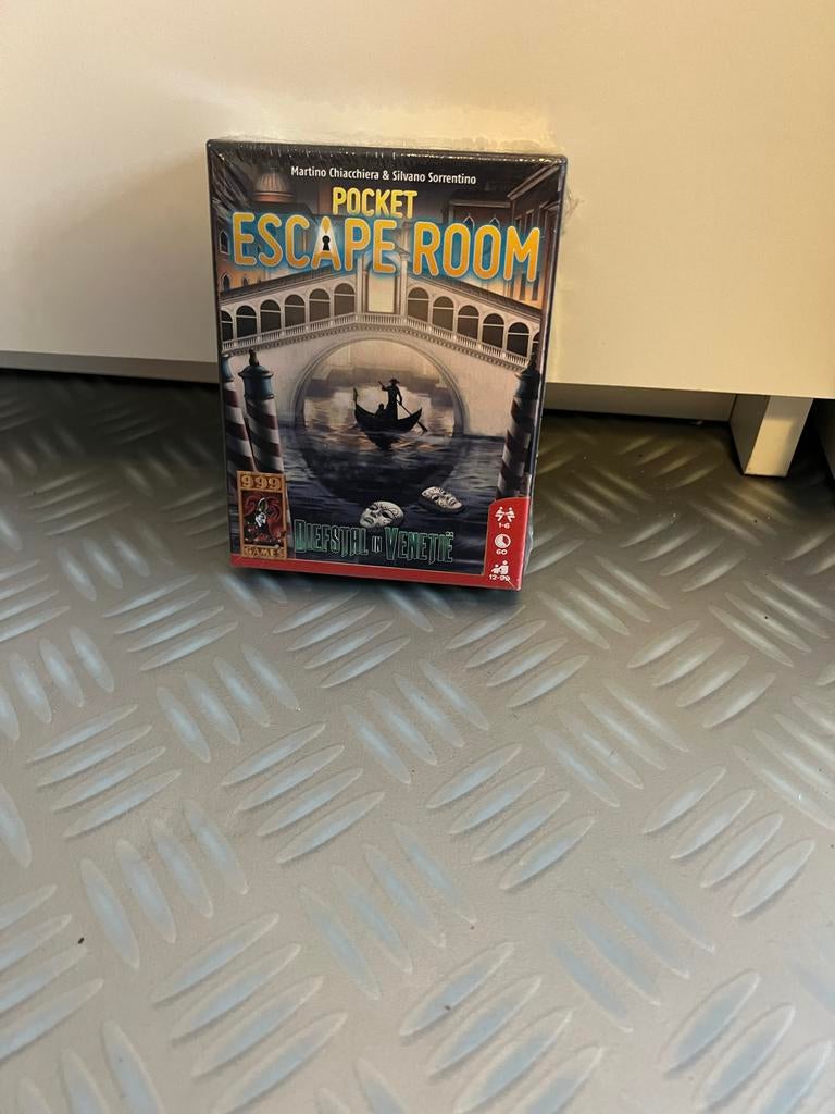Pocket Escape Room - Dieftal in Venetië, Hobby en Vrije tijd, Gezelschapsspellen | Bordspellen, Een of twee spelers, Ophalen of Verzenden