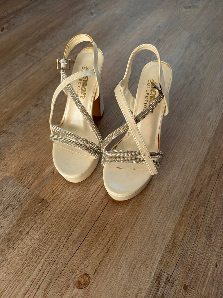 Elegante bruidsschoenen - perfect voor de grote dag!, Ophalen of Verzenden, Gedragen, Wit, Schoenen met hoge hakken